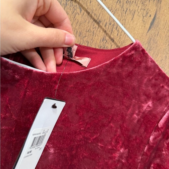 NWT GUESS Elegant Velvet Burgundy Dress medium - Picture 6 of 8